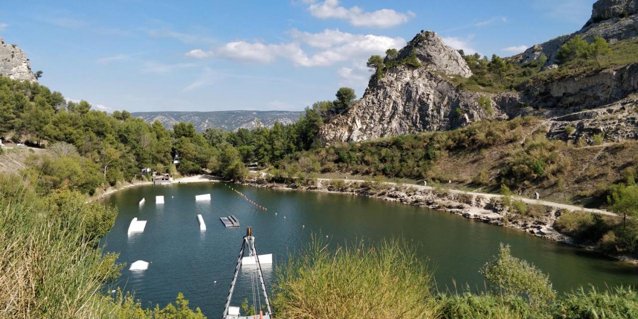 Camping De La Vallee Heureuse Campsite Orgon