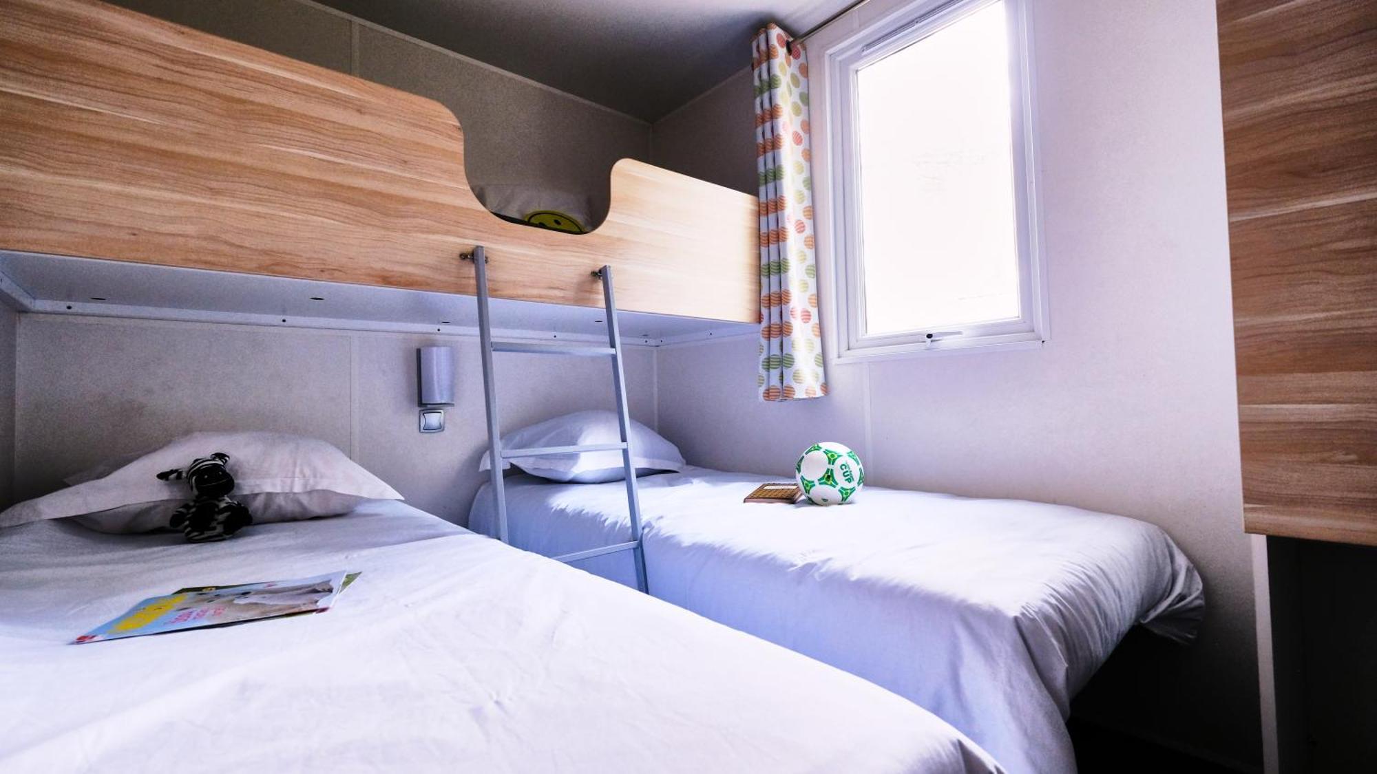 Camping De La Vallee Heureuse 3* Orgon
