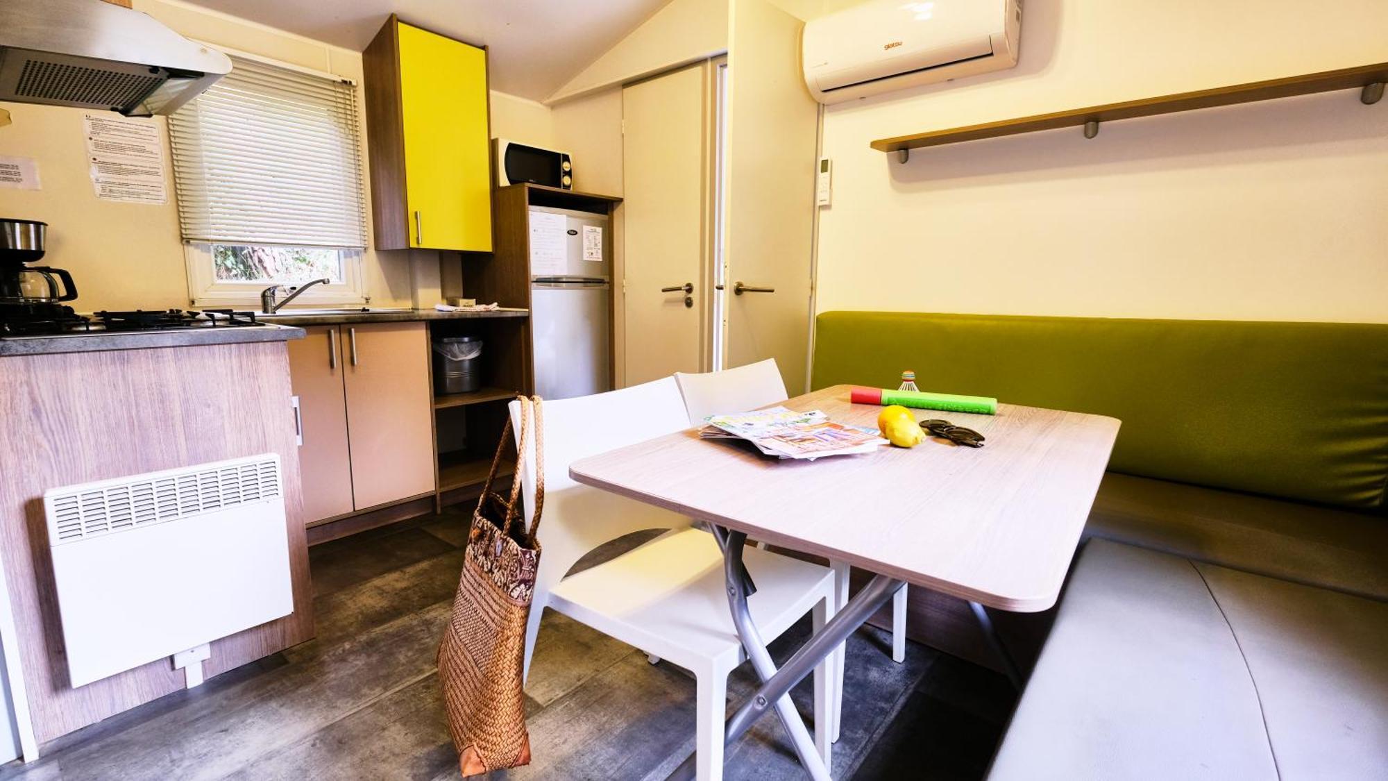 Camping De La Vallee Heureuse Campsite Orgon