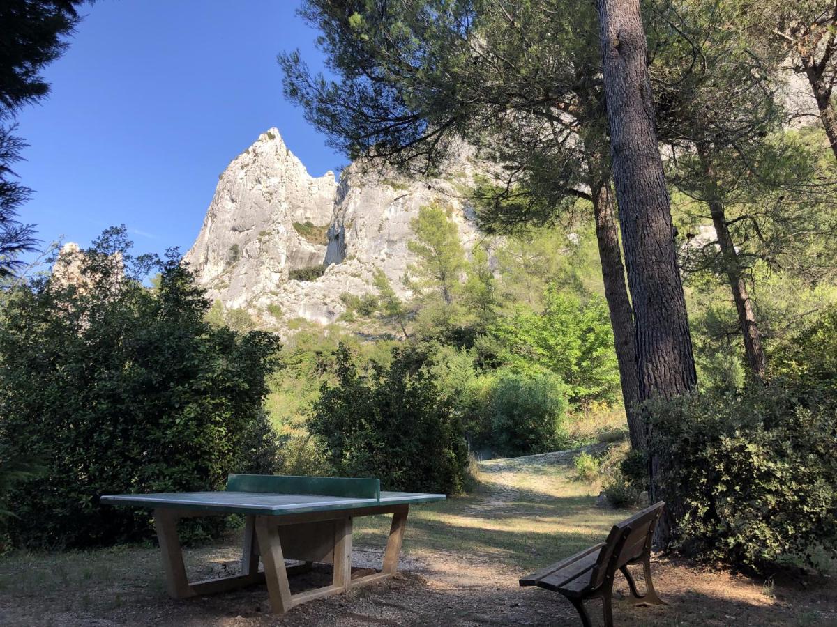 Camping De La Vallee Heureuse Campingplatz Orgon